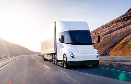 Tesla Semi a intrat în producție. Primele exemplare vor fi livrate în decembrie